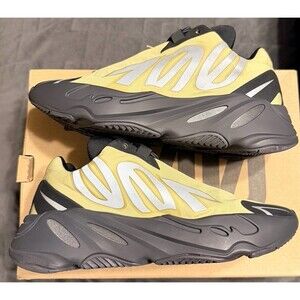 Adidas Yeezy Boost 700 MNVN